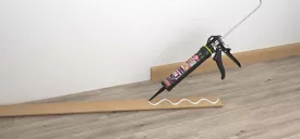 Verkleben von Fußleisten