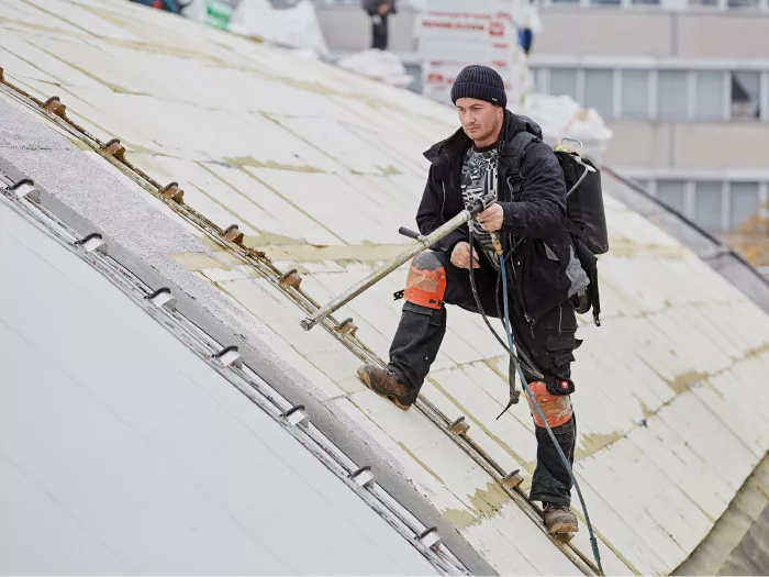 Verklebung von Dachbahnen mit Soudatherm Roof